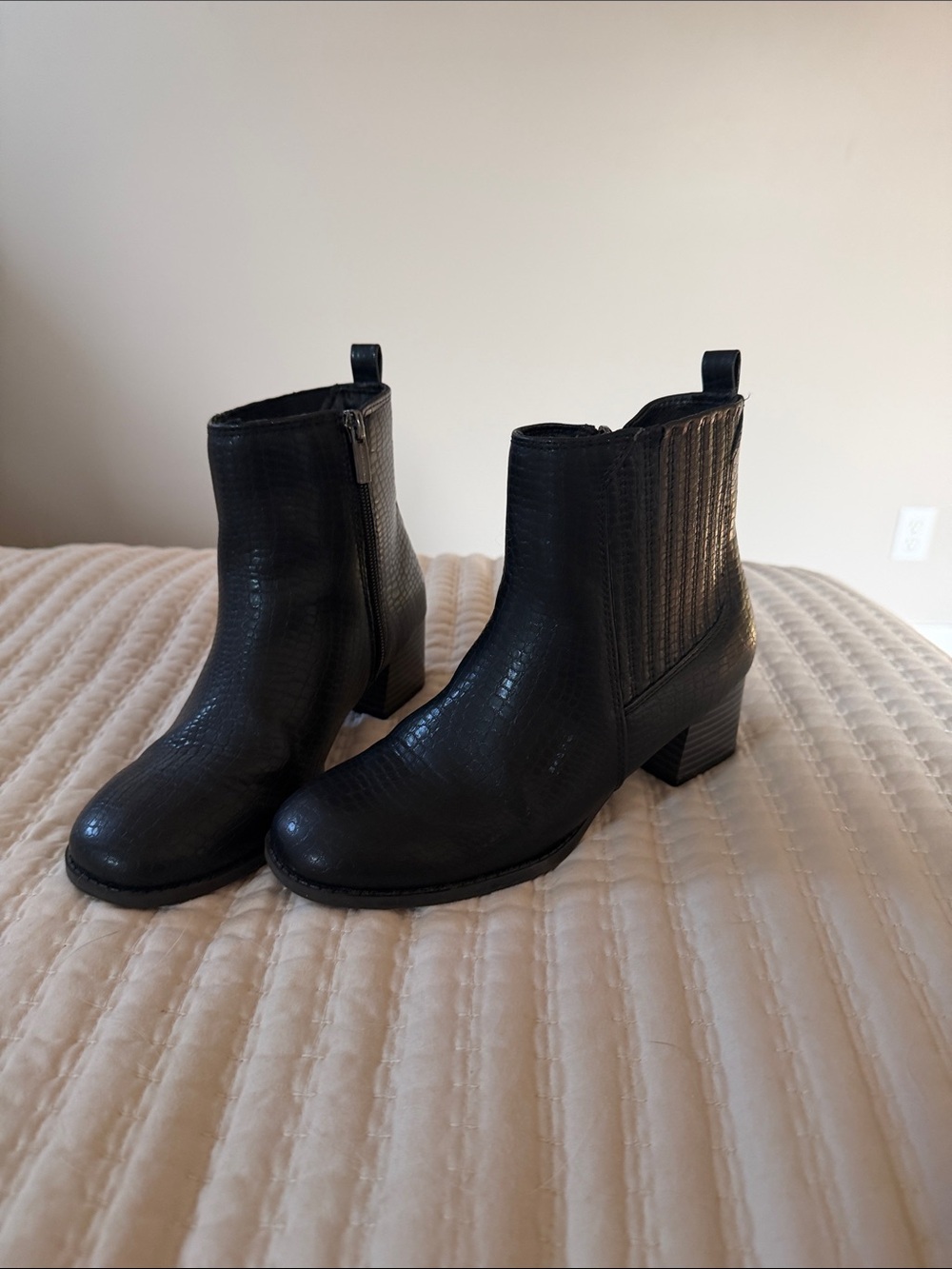 Vince Camuto Black Textured Girls Ankle Booties with Side Zip